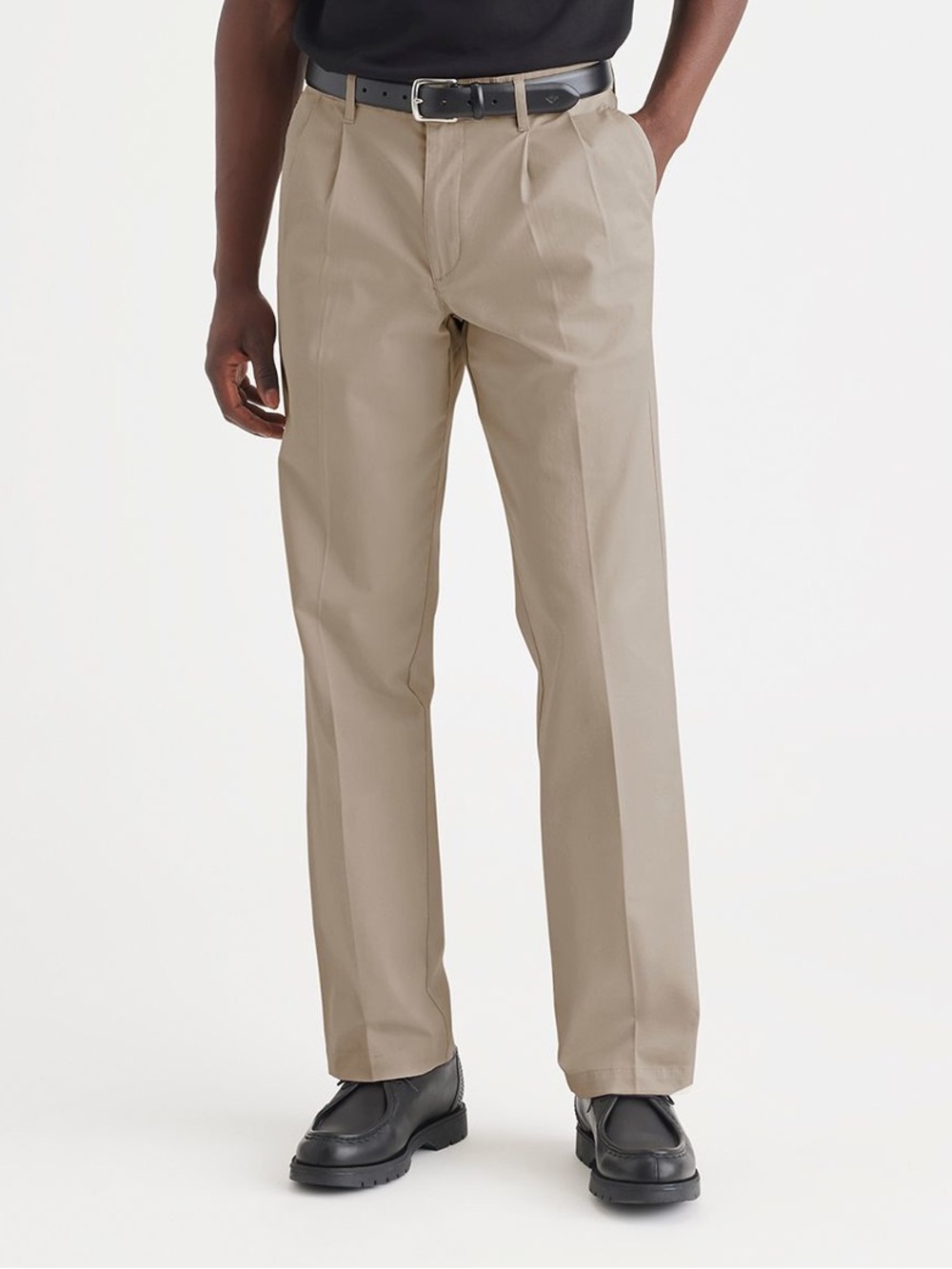 NWT Dockers Men’s Easy Pleated Khaki Pants Stretch Classic Fit 38x34